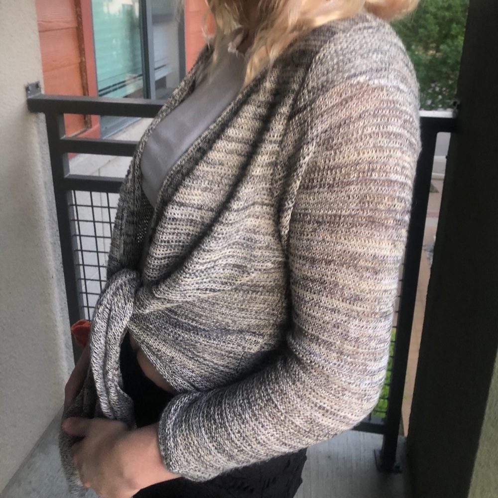 Super cute sweater !